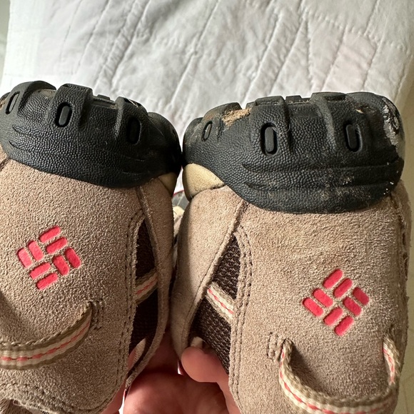 Columbia hiking shoes, women’s size 9.5 - Picture 10 of 10